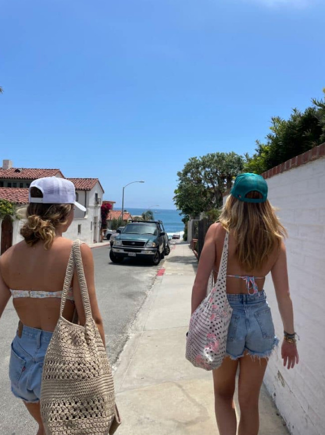 SophWheeler2's tweet photo. I heard its raining in England... 🤣 #holiday #jealousarewe https://t.co/BvB5SlvFFH