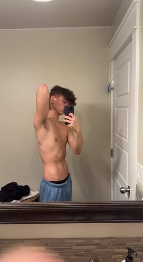 thehaydenm1's tweet photo. RT if you wanna lick my pit https://t.co/3pizv5p9hW