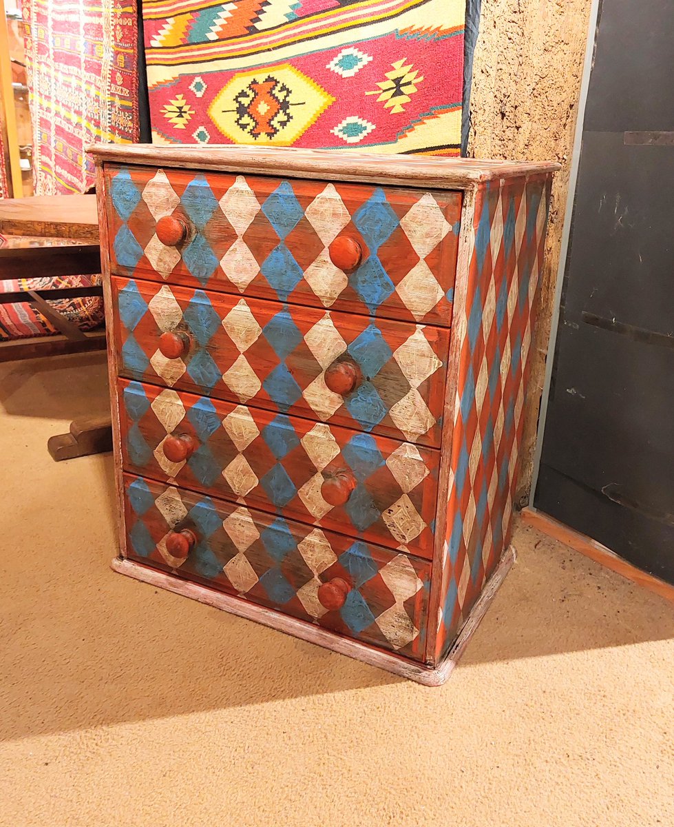 eversleybarn's tweet photo. #circuscolours #paintedchestofdrawers #disneysweetcards #designerscarves #vintagehandbag #judismithantiques #eversleybarnantiques https://t.co/5ww8N5UdeI