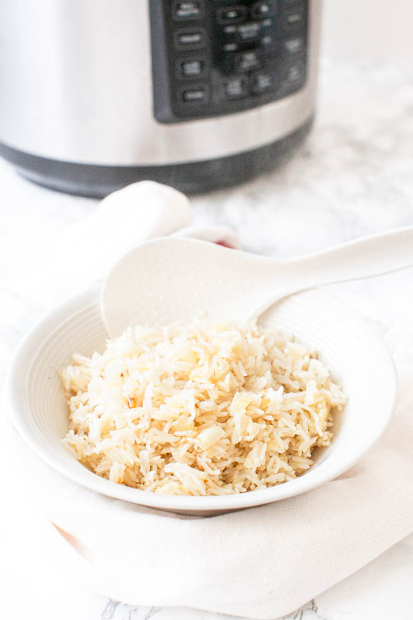 Garlic rice is easy to make in an Instant Pot. This recipe is done in 10 minutes and tastes  delicious. fastfoodbistro.com/instant-pot-ga… #recipe #instantpot