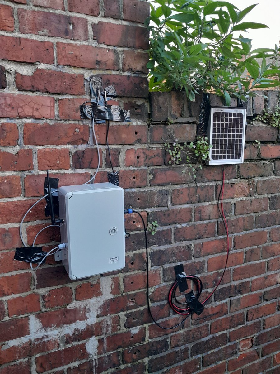 Spent last week in Haugastøl, Norway #cryoskills workshop building on my field and electronics skillset. Came away with a working temperature data logger that now lives in my Yard-en!
#PhD #workshop #Glaciology #Engineering