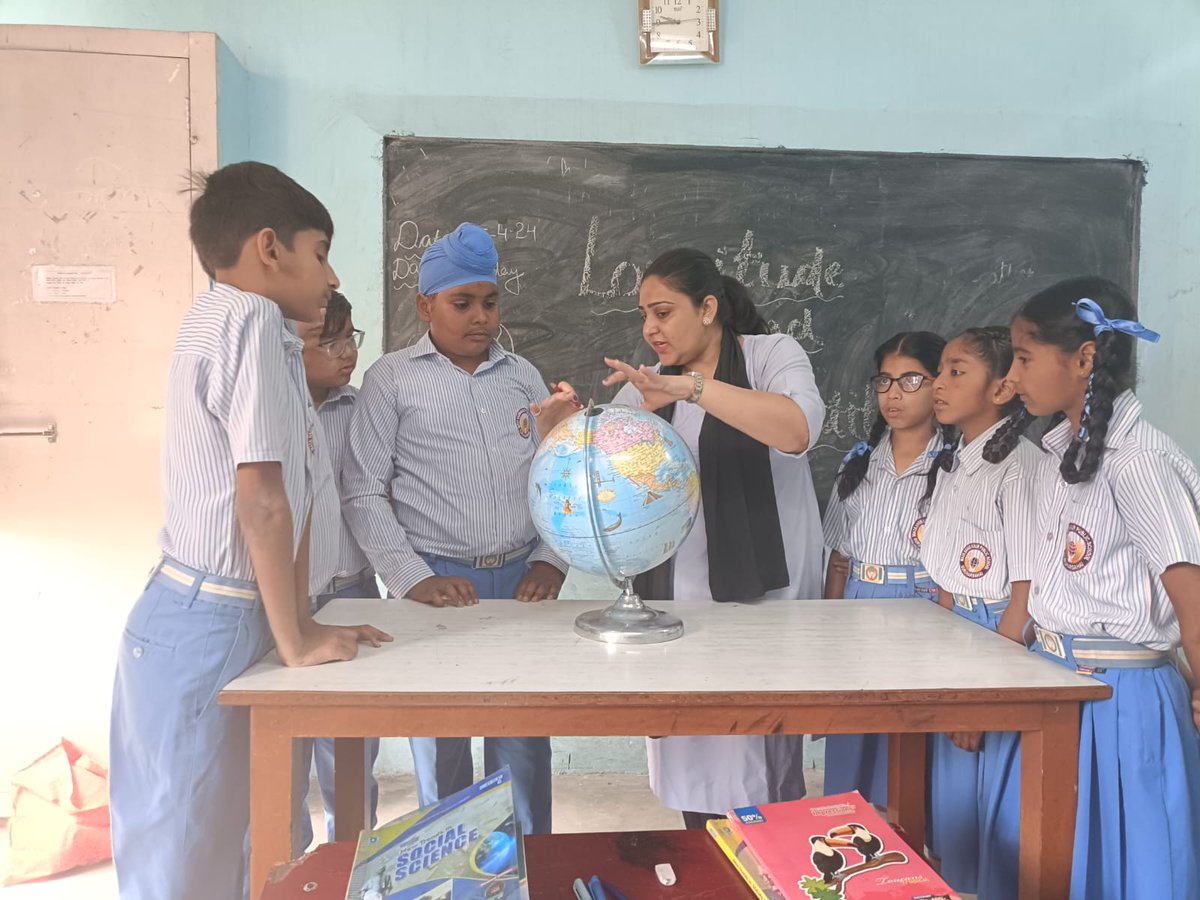 mskpsghs's tweet image. Unlocking the mysteries of the globe with every step we take. 🗺️🔍 Join us as we navigate through the realms of knowledge using activity-based latitude and longitude learning. #ExploringCoordinates #StudentExplorers