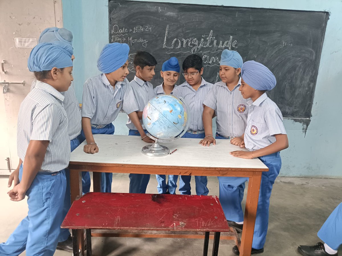 mskpsghs's tweet image. Unlocking the mysteries of the globe with every step we take. 🗺️🔍 Join us as we navigate through the realms of knowledge using activity-based latitude and longitude learning. #ExploringCoordinates #StudentExplorers