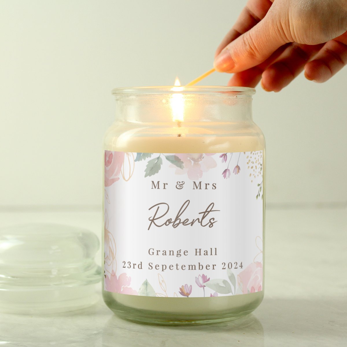 Personalised with any words over 3 lines on the pretty, floral label, this vanilla scented jar candle would make a lovely anniversary or wedding gift idea lilybluestore.com/products/perso…

#MHHSBD #candle #shopindie #scentedcandle #giftideas