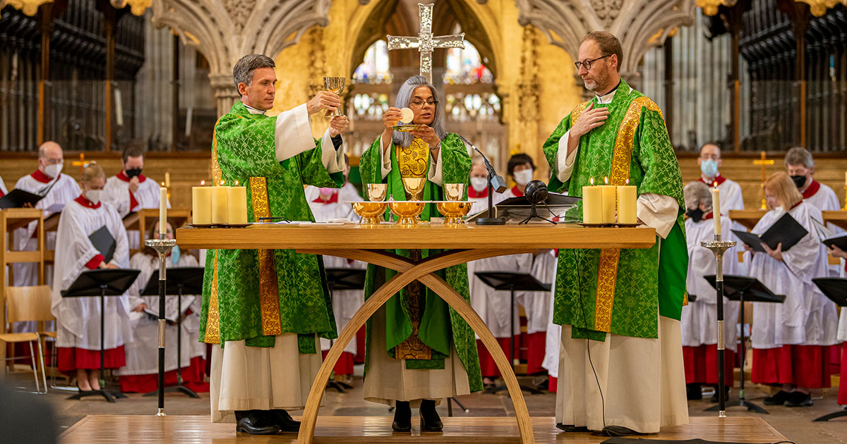 Daily worship with #ExeterCathedral. Sunday 28 April: 8:00am: Holy Communion 9:00am: Morning Prayer 10:00am: Choral Eucharist 4:00pm: Choral Evensong 6:30pm: Sundays @ 6:30 Full schedule: bit.ly/exeter-worship