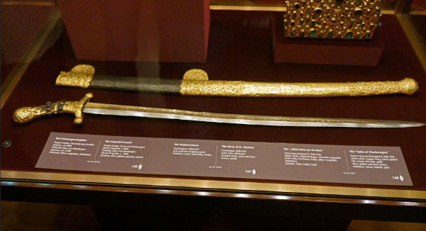 This is said to be Attila the Hun's sword. It playes a huge role in @TimHodkinson's new book, Sword of the War God. Read Tim's fascinating feature about the history and legends which inspired his novel at bit.ly/Historia5thCLe… @HoZ_Books