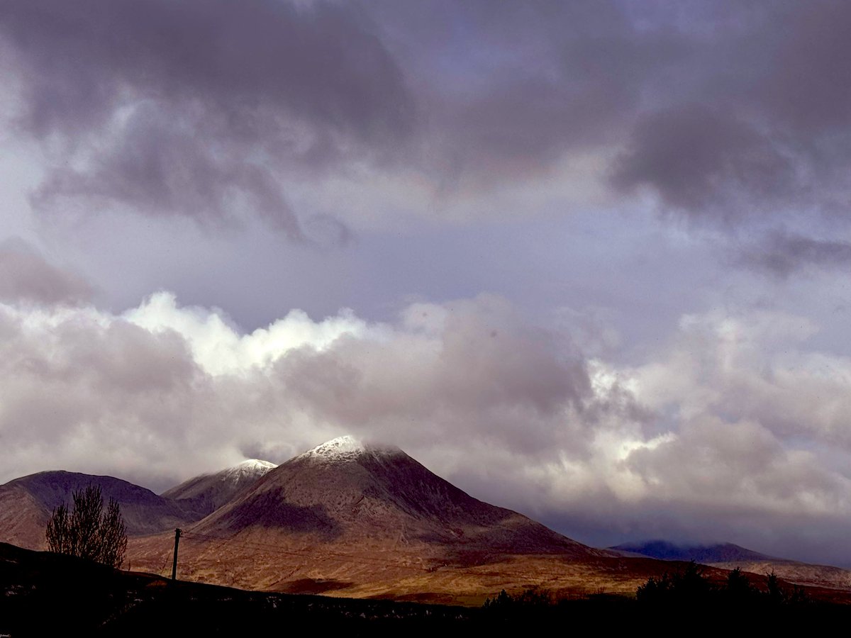 Freezing cold and fresh snow - Broadford, Isle of Skye #Scotland 15/04/24 @angie_weather @StormHour @VisitScotland @ThePhotoHour