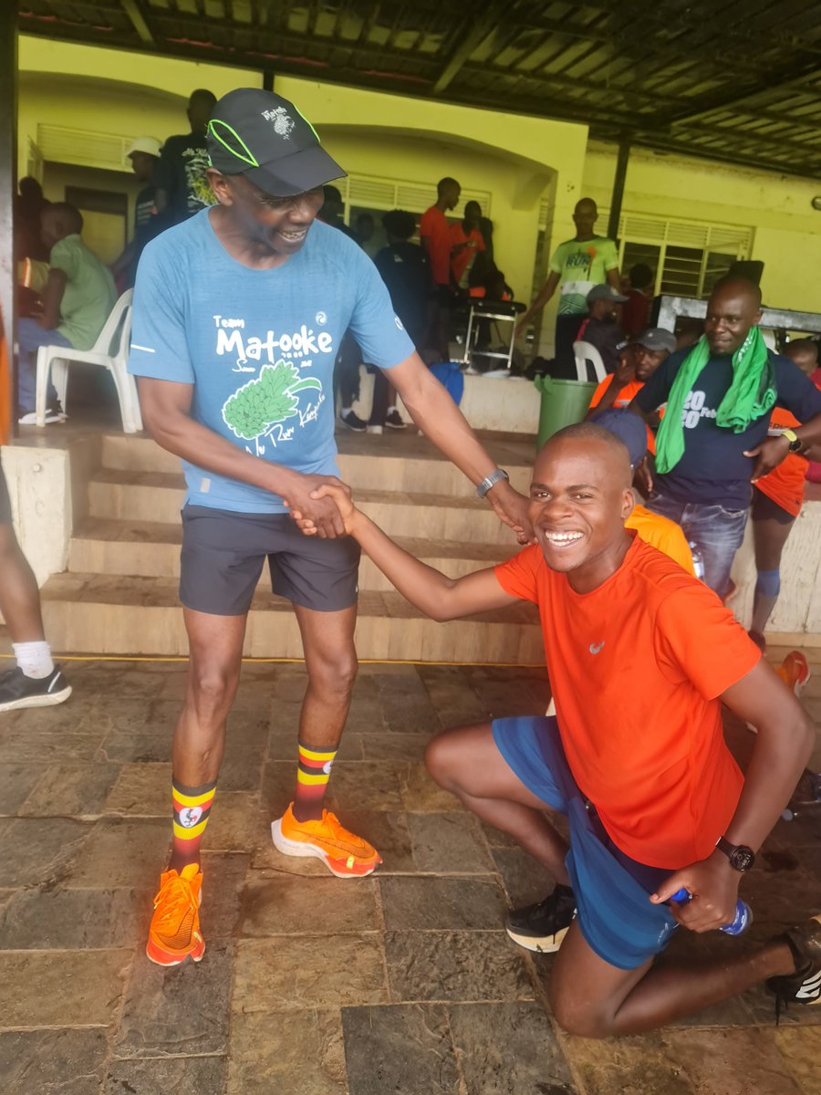 Meanwhile, @donakatukunda is leaving nothing to chance. Comrades has to be conquered. He was seen seeking for blessings from the Legend yesterday. @gutsybunch @kyanjarunners @ActivateUgandaL @teammatooke @FastnFurious40 @rkabushenga @smugabe