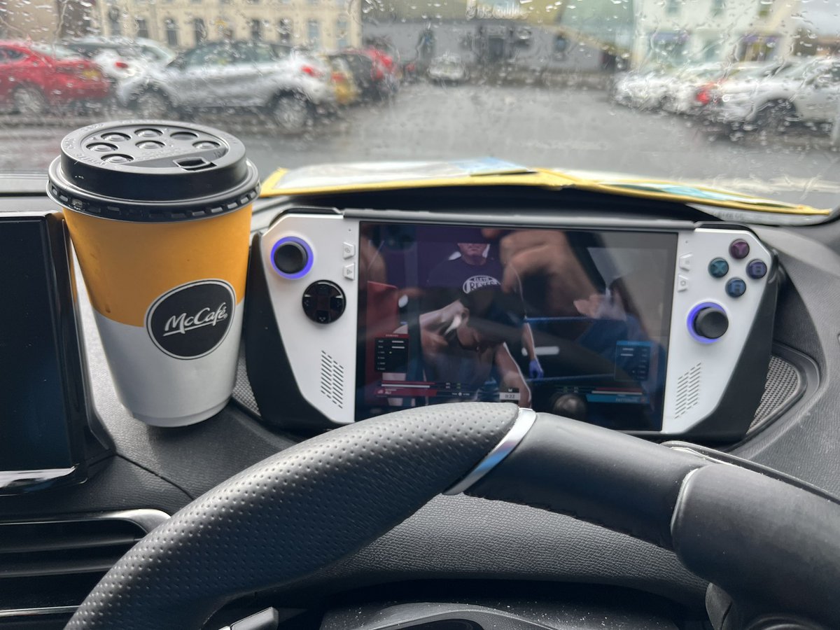 A wee bit of the boxing on my gadget whilst I wait for my mrs to do the weekly shop. I hope you are all having a good Monday. I've tried hard to put yesterday's Rangers game behind me