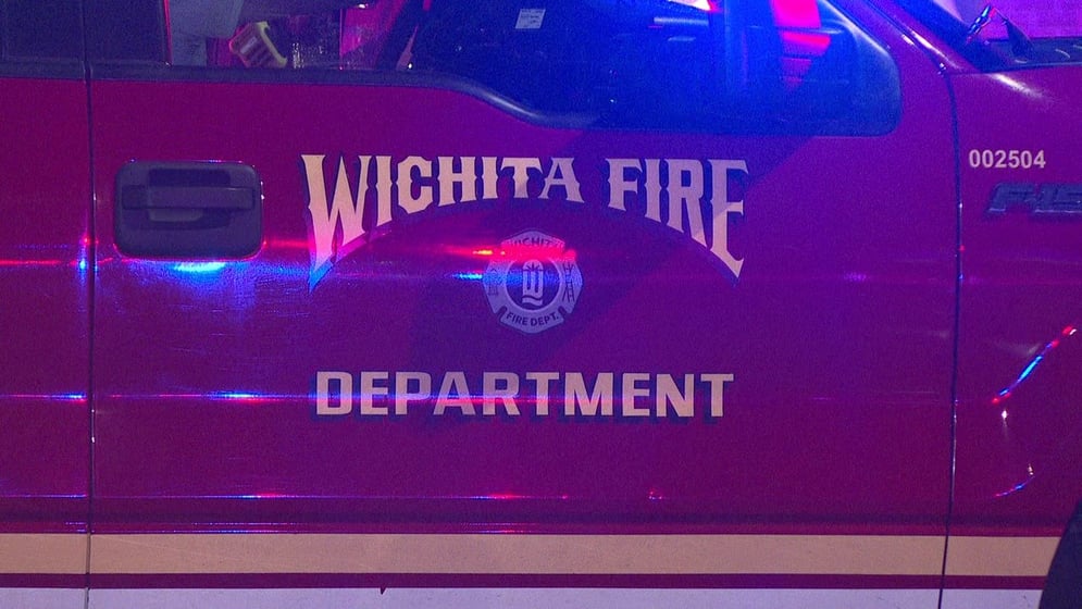 Breaking overnight: Several people are hurt in an apartment fire in east Wichita. kake.com/story/50669440… #KAKEnews