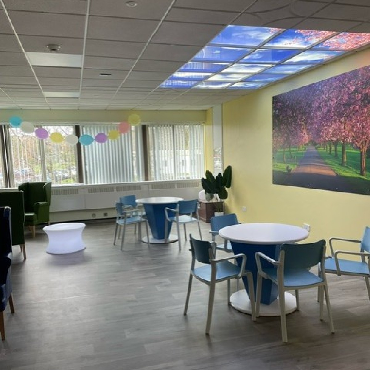 Welcoming new visiting spaces for the families and friends of older adults have been opened at Queen Margaret Hospital. The areas in wards one and four are designed to provide welcoming areas distinct from the traditional ward setting. More information: brnw.ch/21wIOU0