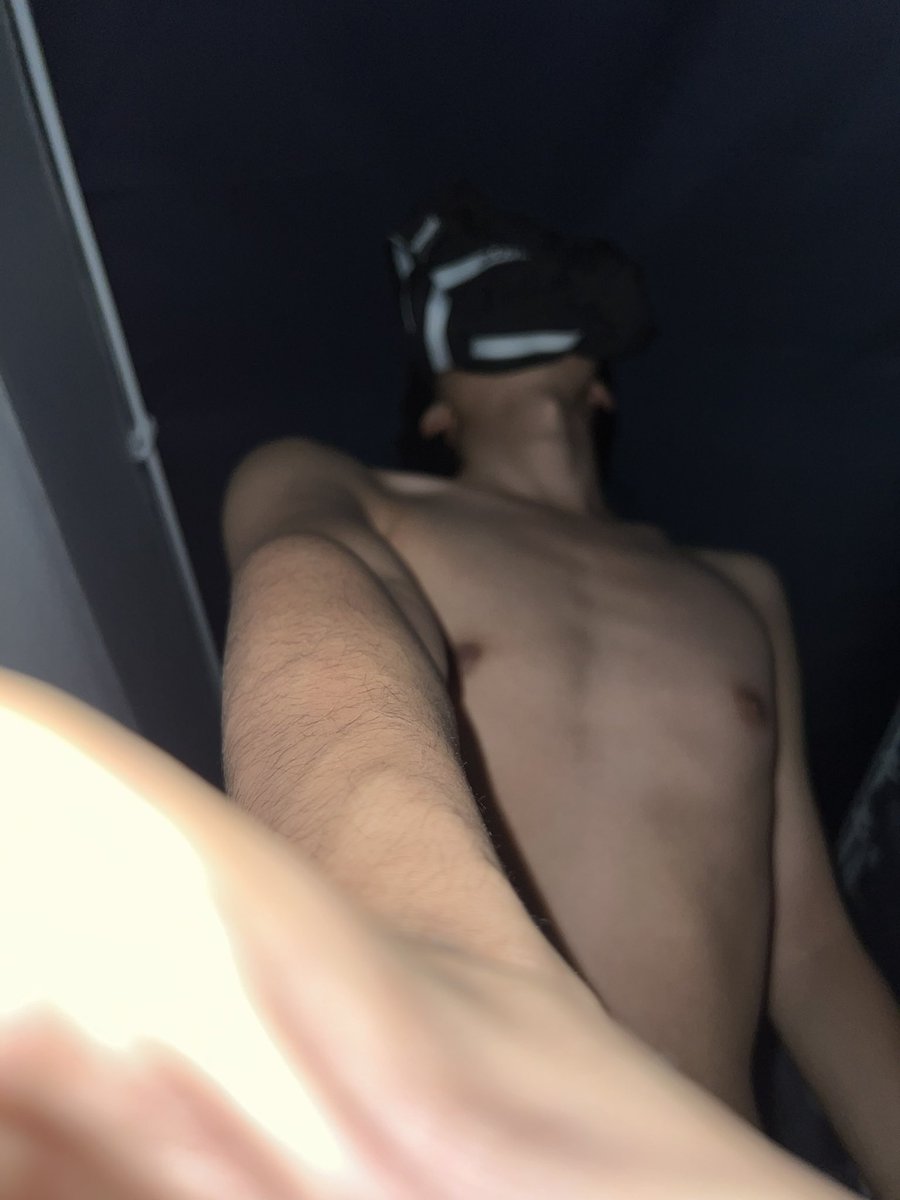 G2mQa's tweet photo. 来个🍆和我玩🥵🥵🥵 https://t.co/7tcFrN0YYn