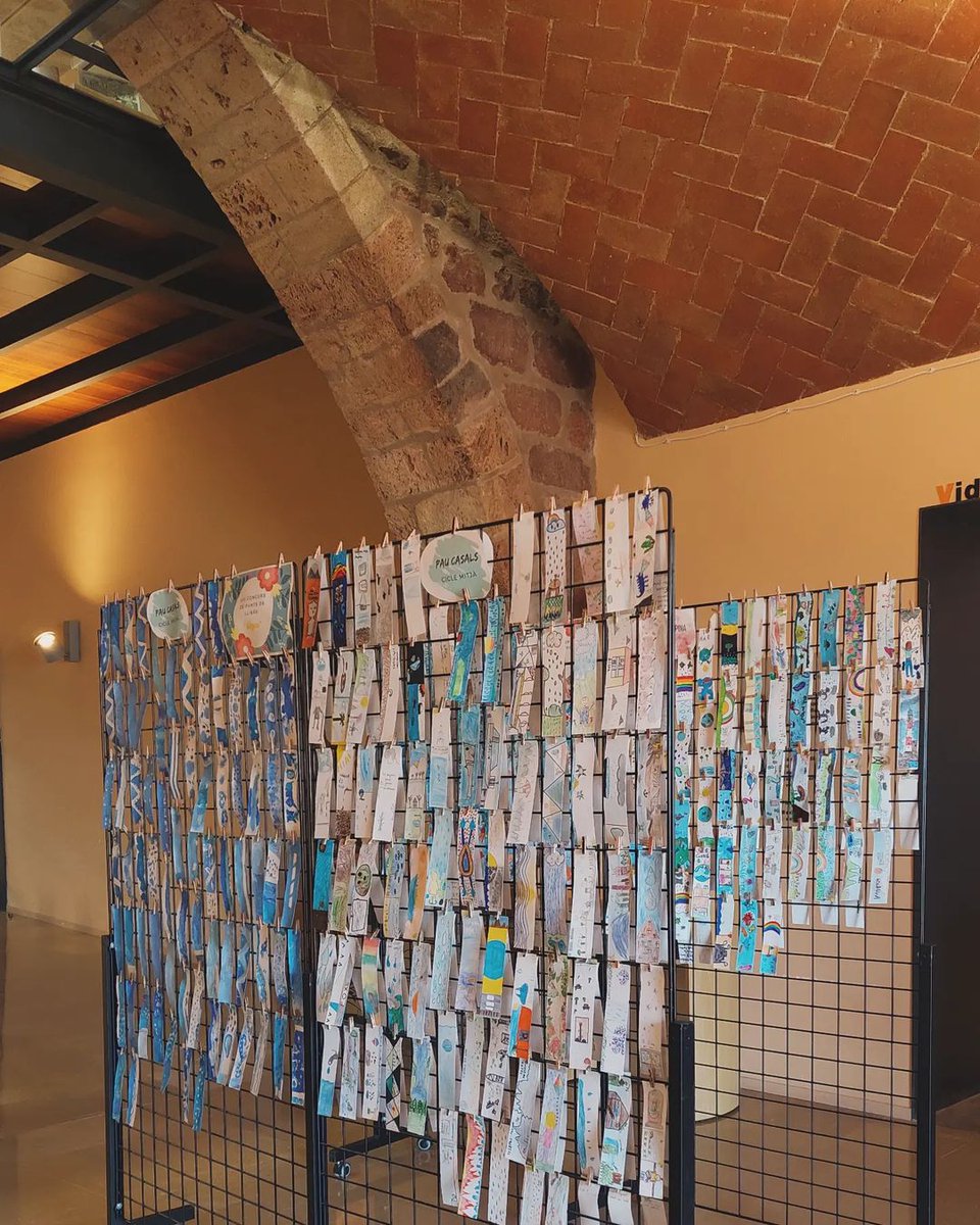ajvacarisses's tweet photo. #bondiavacarisses des de l'exposició de punts de llibre 🏷 de les escoles Font de l'Orpina i Pau Casals que podeu visitar a la @biblioelcastell #viuvacarisses #puntsdellibre https://t.co/3OnDU5sGIG
