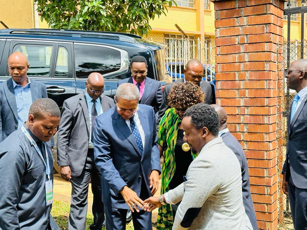 Dr. Nansozi Muwanga, E.D @TheJNLC and Mr. Andrew Tumusiime, a Board Member of JNLC, welcome H.E. Jakaya Kikwete, Former President of the United Republic of Tanzania, accompanied by Maj.Gen.Paul Simuli, High Commissioner of The United Republic of Tanzania to Uganda, to the Centre