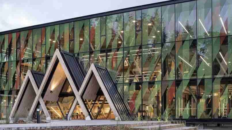 Field trip 2 starts with packaging research at Scion, at  “Te Whare Nui o Tuteata”.  Afterward you will visit gerbera growers PlentyFlora and stop at Okoroire Hot Springs Hotel.  All your field trip choices can be found here:  tinyurl.com/4fbhs332 Abstracts due in 15 days.