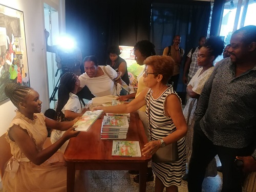 📍 São Tomé e Príncipe: Projeto Ilhas e Encantamentos apresenta o segundo livro da coleção santomense, com o apoio do PROCULTURA Saiba mais 👉 instituto-camoes.pt/sobre/comunica… #CamõesIP #Cooperação