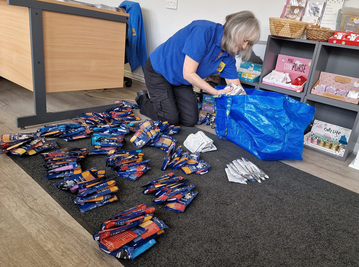 One of our Meet and Greet Volunteers, Trish, has been busy sorting out a huge donation of cat food pouches! 

If you'd like to help us, donations can be dropped off between 11am and 2pm daily (excluding Wednesday).