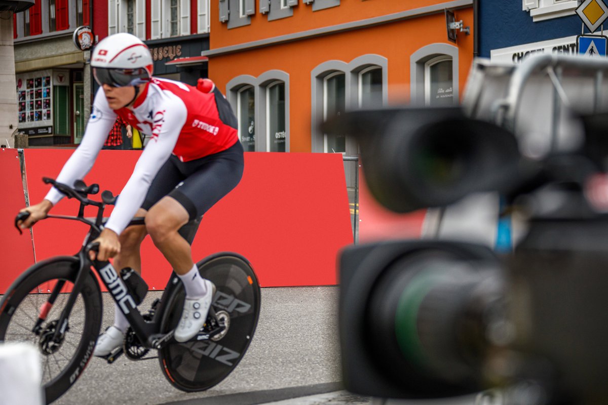 🚴‍♂️ Fan de cyclisme? Vibrez avec nous pour la 76e édition du @TourDeRomandie! Course en direct, magazine dédié, chroniques en radio et plus encore vous attendent pour que vous ne ratiez rien de l’événement! Rdv dès le 23 avril sur nos antennes 🤩 Infos 👉 bitly.ws/3i3jW