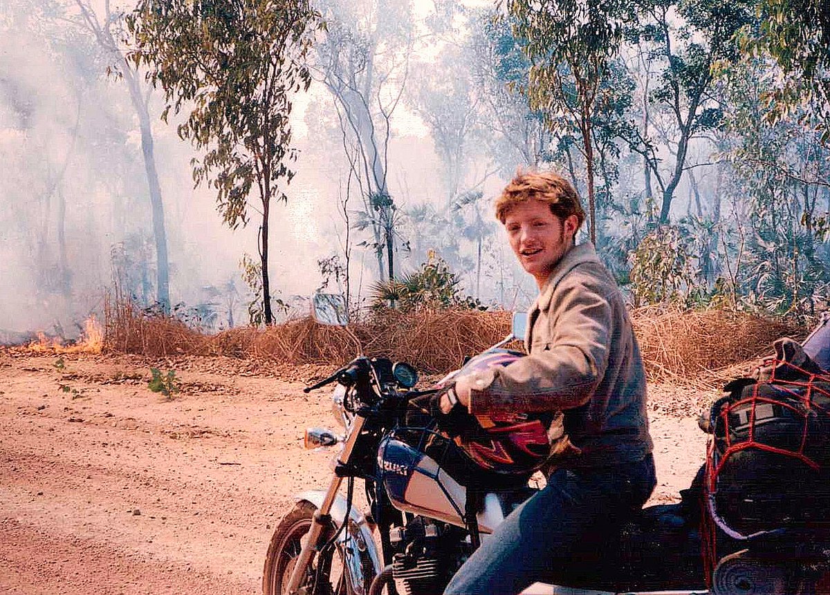 What a film. The reason I tried to ride a motorbike across Australia in 1995... Ghost and Chrome via @wildcourtpoetry wildcourt.co.uk/ghost-and-chro…