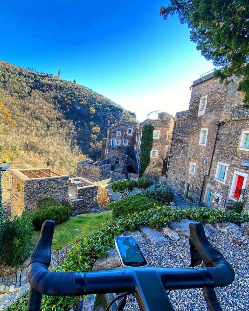 L’ #outdoor in #ValNeva affascina sempre di più 🚵🏻‍♂️ #Trekking, pedalate in #bici nei boschi e #arrampicate su falesie sono attività ideali da praticare nel #ponenteligure: da #CastelvecchiodiRoccaBarbena a #CisanosulNeva fino a #Zuccarello IG 📸 @paolo_carrera @biciliguria