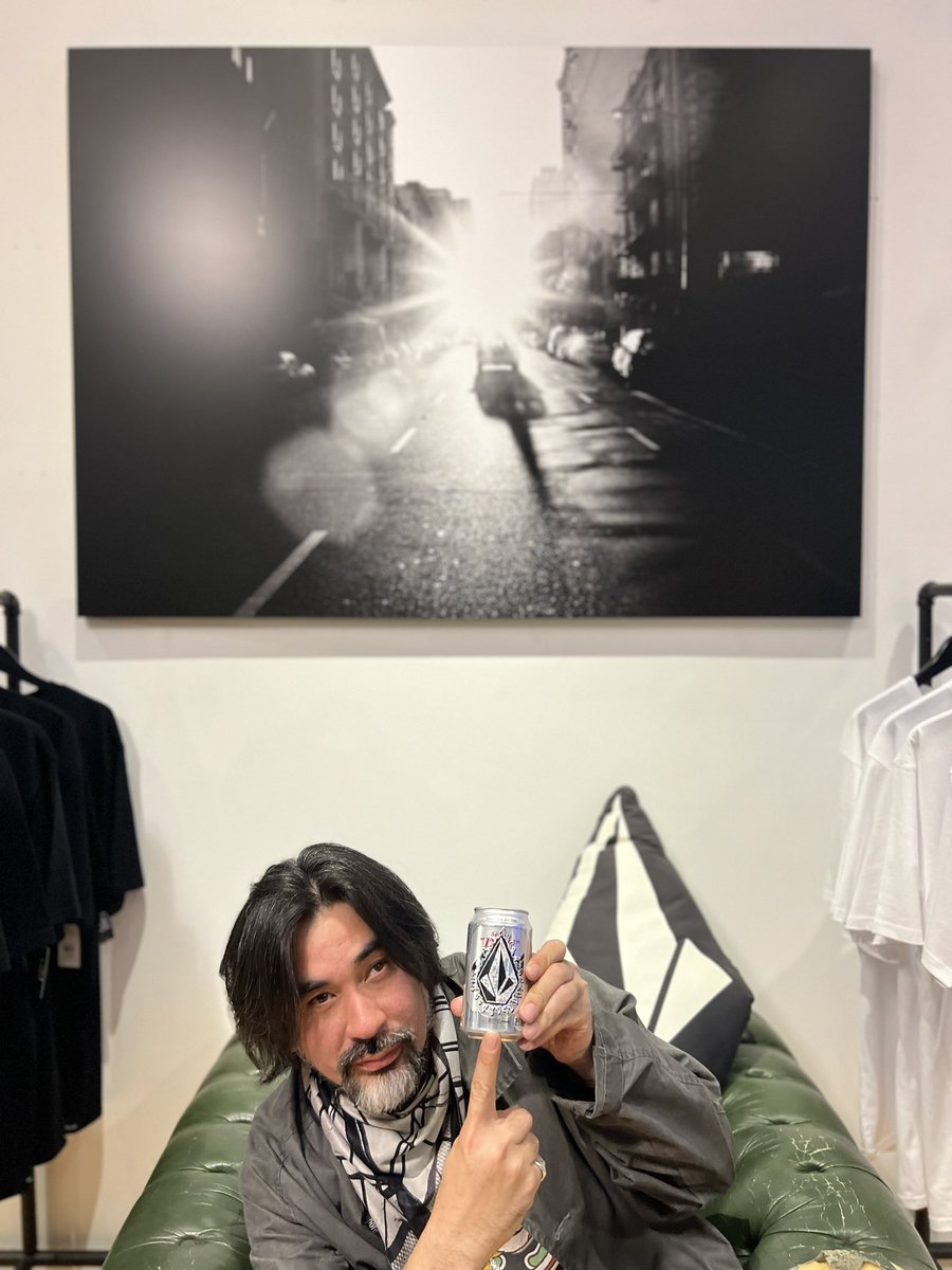 REGULATOR124's tweet photo. 【THE SCENE】VOLCOMがサポートする写真家Joji shimamoto がリリースした写真集 ”THE SCENE”の出版記念巡回展が東京、沖縄、福岡、京都に続き@VolcomOsaka にて4/24 Wed（満月）まで開催。 ストリートをリアルに切り取る作品を購入できるXerox printや記念Teeなど、是非アートに触れるきっかけに。 https://t.co/RYR8nuqKRy