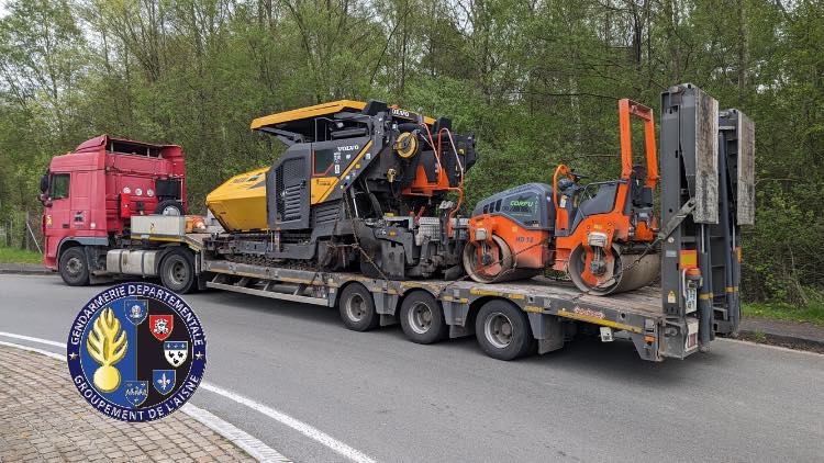 #CartonRouge🟥 Bravo à nos camarades de l'#Aisne pour avoir mis hors d'état de nuire cet ensemble routier qui a été intercepté à 128 km/h au lieu de 80, avec son conducteur qui était alcoolisé...