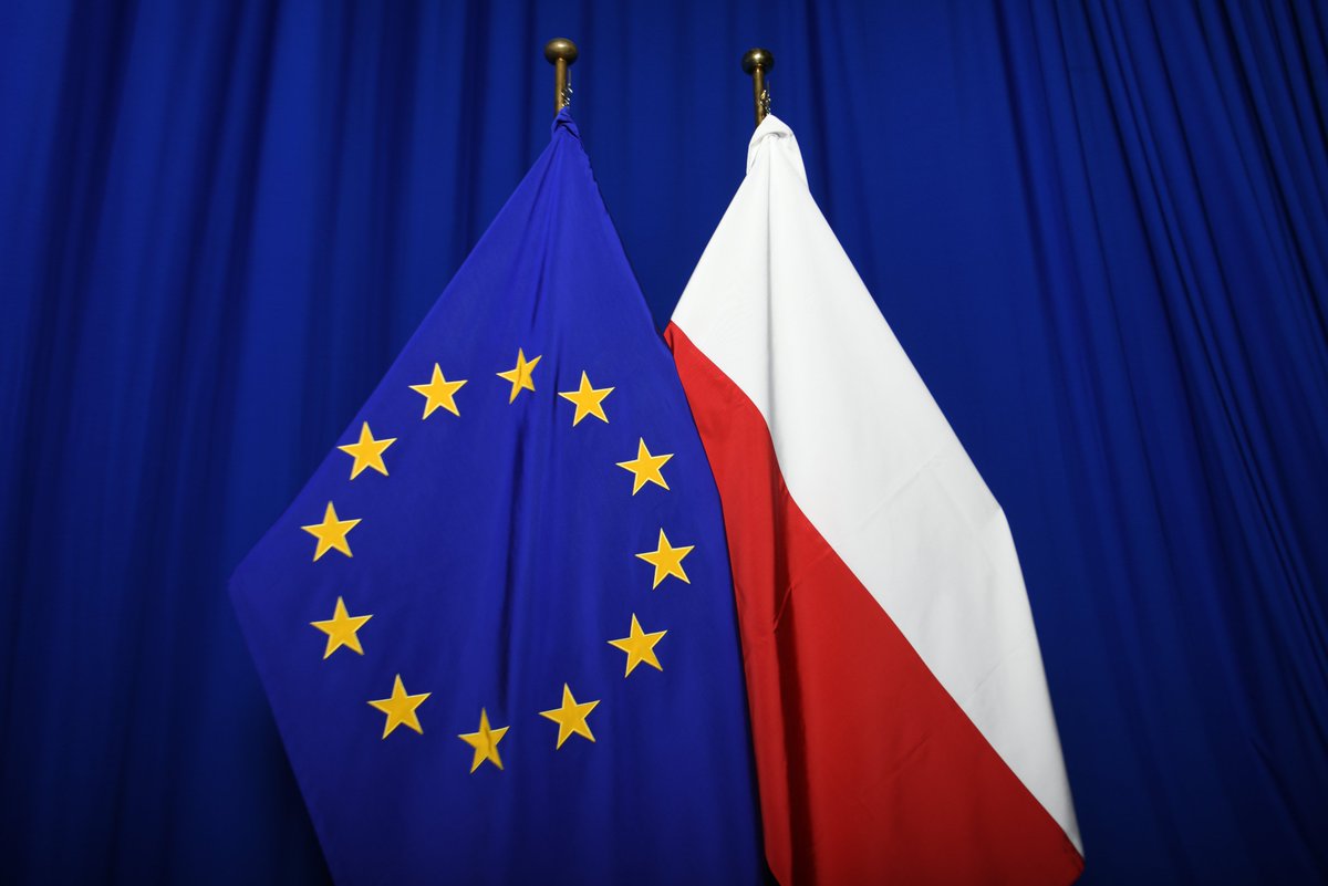 vonderleyen's tweet image. Ważny dzień dla 🇵🇱 Polski!

With the progress made in implementing its recovery plan, Poland will now get a first #NextGenerationEU payment of €6.3 billion.

This is just the beginning.

Poland is set to receive almost €59.8 billion in the coming years.

Gratulacje!