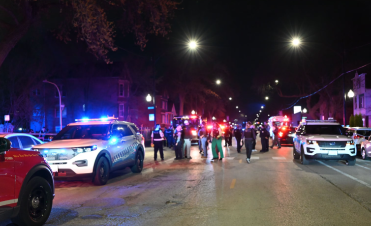 Chicago shooting injures 10, kills young girl, officials say👉🏻ktbs.com/news/national/…