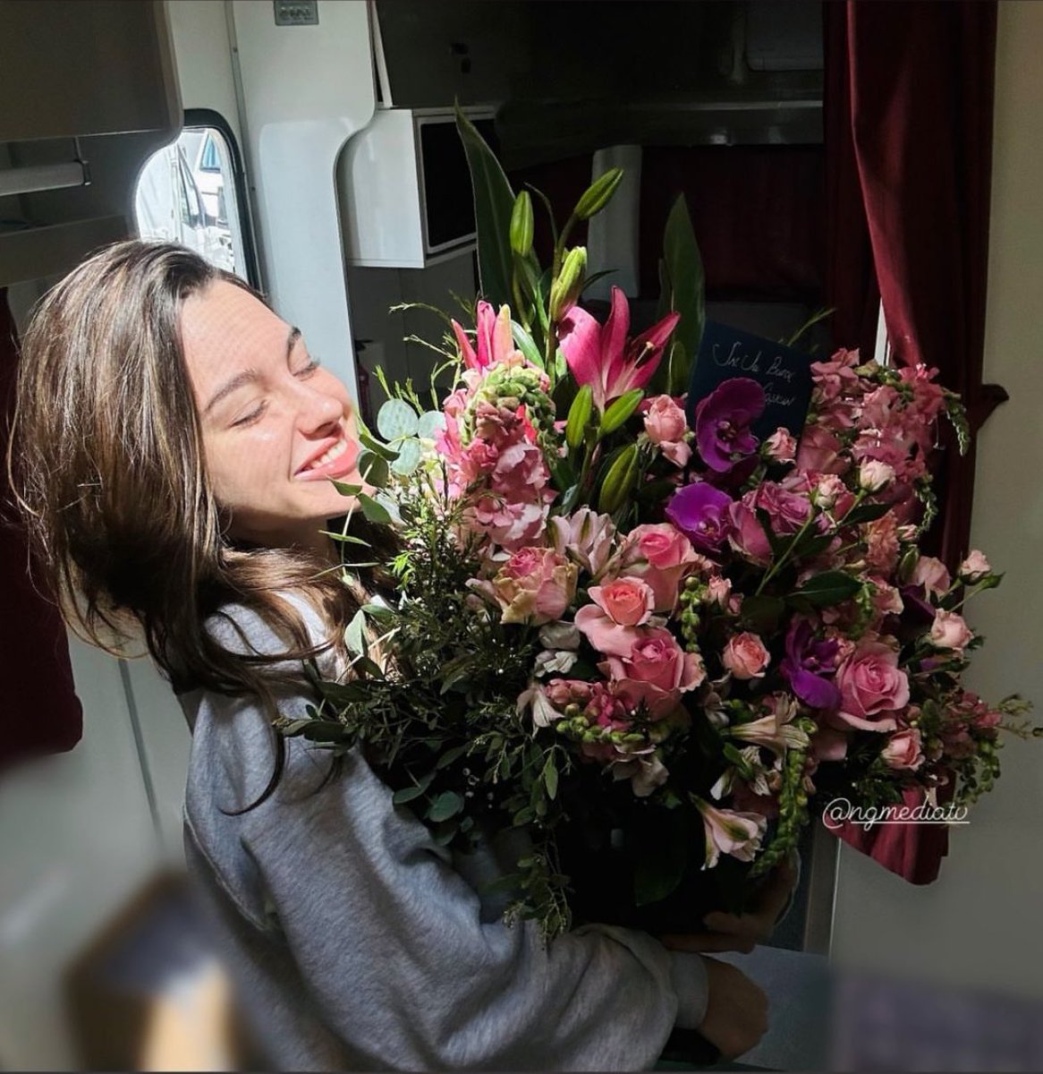 Çiçek kadın en güzelini hak ediyorsun 🧿🤍 #SuBurcuYazgıCoșkun