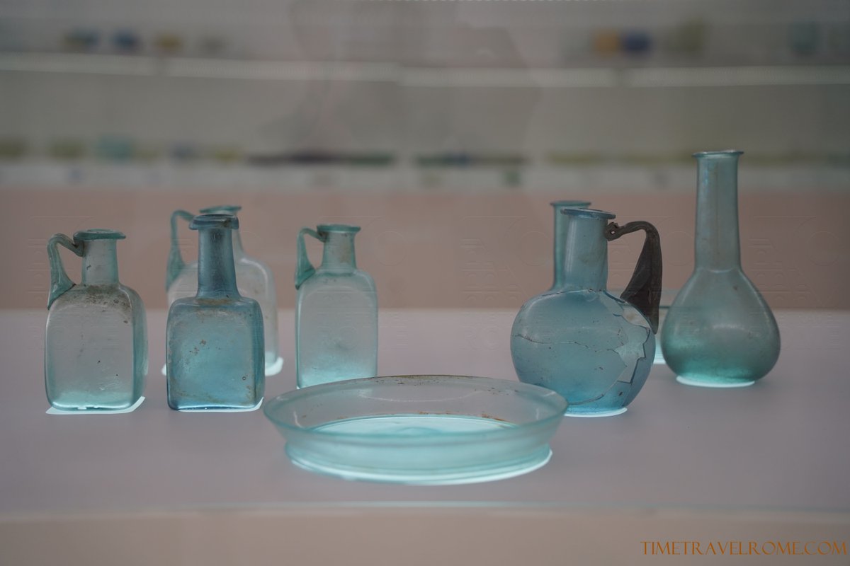 🪔 One more beautiful set of roman glass tableware dated to the 1-3rd c. AD from the Museum of Roman Glass in #Zadar, Croatia. #glassobject #romanglass