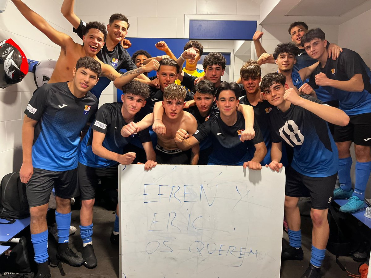 CFAEspluguenc's tweet photo. FUTBOL BASE | VA PER VOSALTRES, EFRÉN I ERIC! 

El juvenil A aixeca un 0-2 al descans i guanya 3-2 a un rival directe amb un gol a l’últim minut del capi Albert

Tres punts dedicats a @efren2555 i Eric. Estem amb vosaltres! 

#SomEspluguenc | #Esplugues https://t.co/ndbJMkaJXI