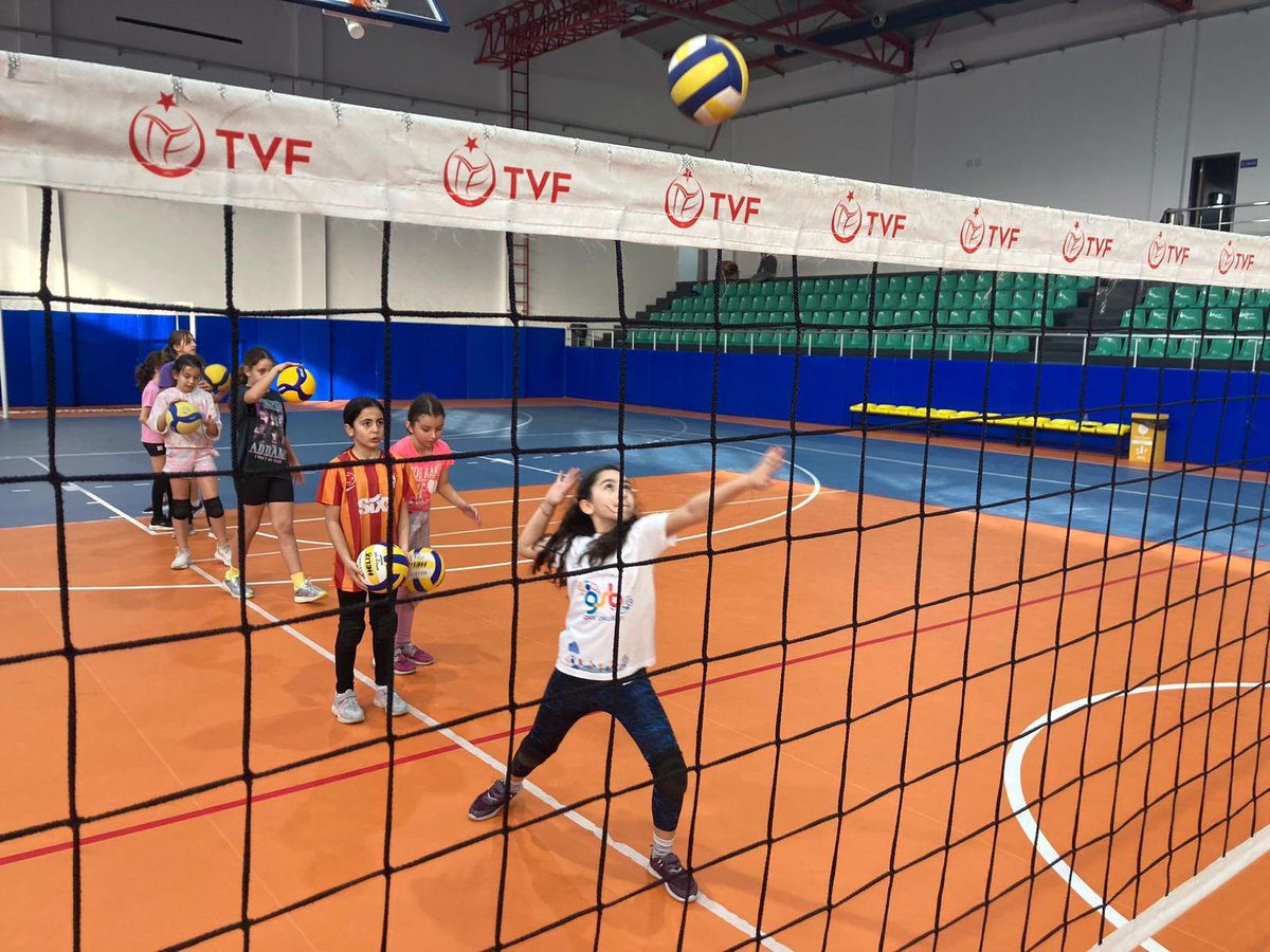 OA_BAK's tweet photo. Sevgili öğrenciler; 
tatil bitti, enerjinizi topladınız. Şimdi kaldığımız yerden devam etme zamanı! 

Bu güzel havaları sporla taçlandırmayı ihmal etmeyin. Tesislerimizin kapıları her daim açık, hepinizi bekliyoruz.🙋🏻‍♂️❤️ https://t.co/3MBFsPcTu4