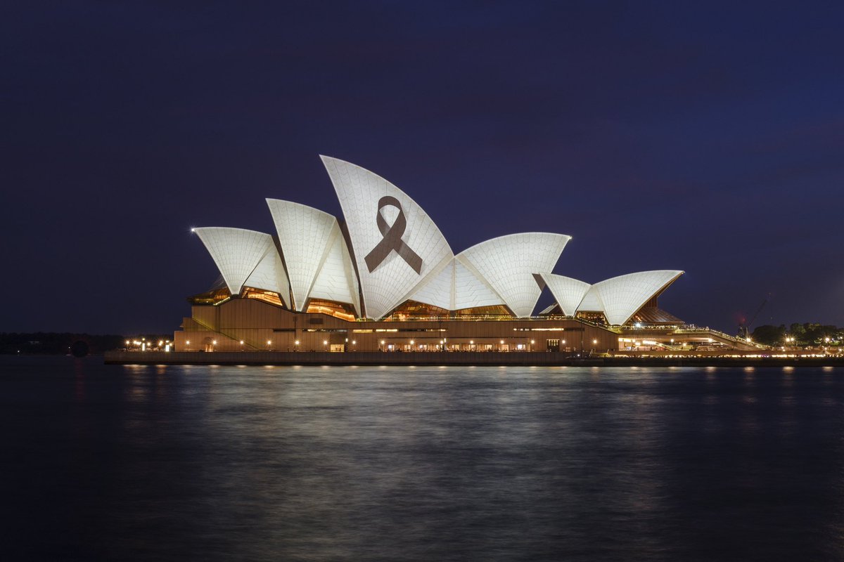 #OmShanti Sydney’s Opera House Sails has been lit up in memory of the countless lives impacted by the #BondiJunction tragedy. “Such a senseless tragedy. Hold your loved ones close tonight,” says @ChrisMinnsMP @DrAmitSarwal @Pallavi_Aus @AlboMP