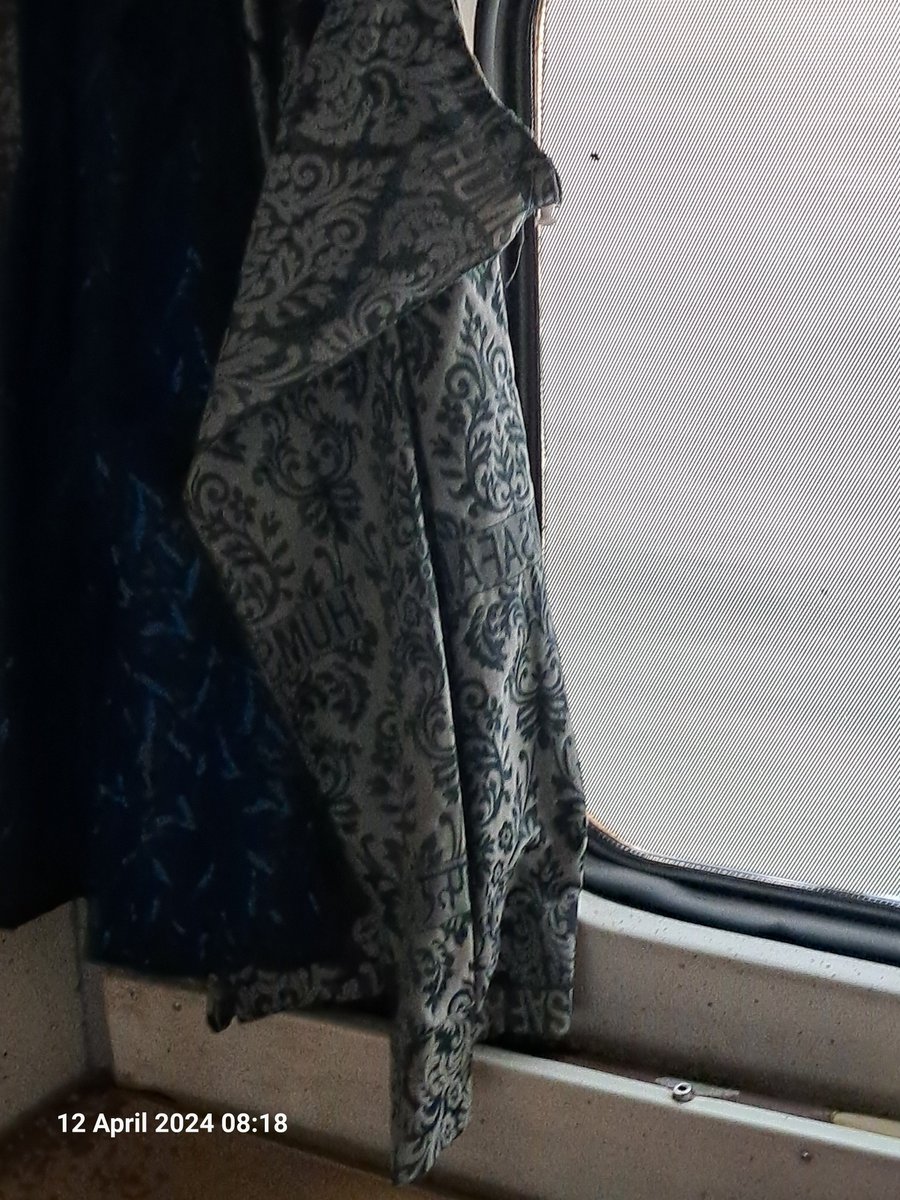 YogeshPGupta's tweet photo. @IRCTCofficial @AshwiniVaishnaw 
PNR 2640928739 Tejas 20502 train. 
1) Windows covered with stickers making the train journey of 45 hours like jail. 
2) Very shabby interiors 
3) Getting served same meal 4 times which includes a national train vegetarian sabji made of fake paneer https://t.co/DmjMQt6KtH
