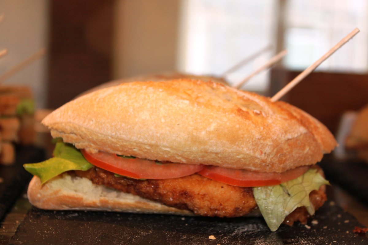 hotelreysilo's tweet image. 🟠 El Parador Café, en #SotodelBarco.
📍 Dónde estamos: maps.app.goo.gl/bfpP51swgWogng…
🅿️ Aparcamiento privado (coches, motos y bicicletas).
☎️ 685137424
#pincho #ElParador #ElParadorCafé #Asturias