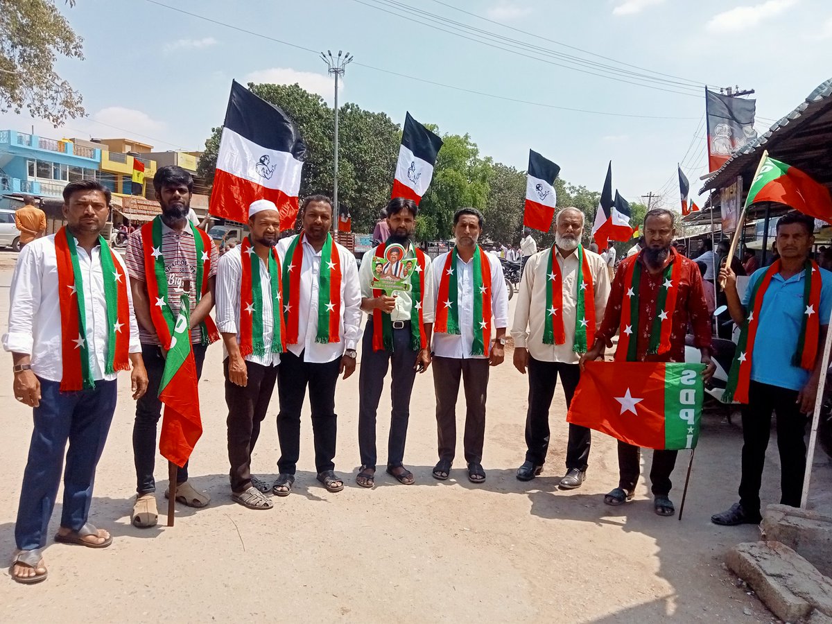 sdpikrishnagiri's tweet photo. #ஒற்றை_விரலால்_ஓங்கி_அடிப்போம்
#வெல்லட்டும்_இரட்டைஇலை
#V_ஜெயபிரகாஷ்.
@AIADMKOfficial @sdpitnhq @dmdkparty allaince Krishnagiri Parliamentary Constituency winning candidate #JP_Jayaprakash
#VoteforTwoleaf
#VoteforADMK
#voteforJP @kpmsathishkumar https://t.co/DeBDXRMMcn
