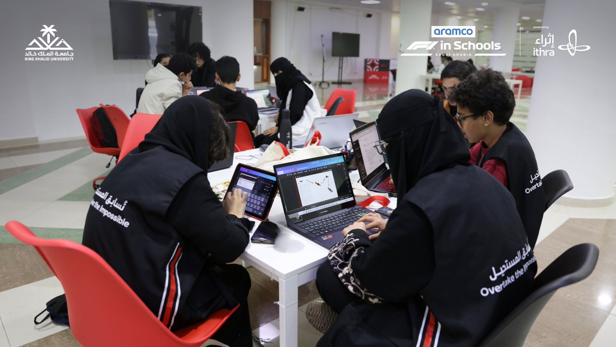 Stemracingksa's tweet photo. مثابرة فريدة لكسب المهارات 💥

📸 || أبطال #فورمولا1_في_المدارس بمدينة #أبها خلال التدريبات 🏎️ https://t.co/xEHLntPCc9