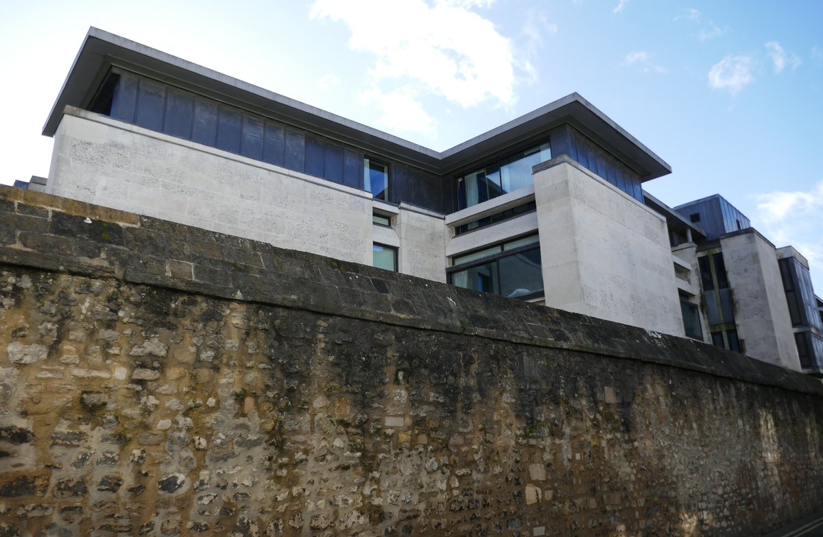 concretelibrary's tweet photo. Blue Boar Quad at Christchurch College #Oxford is a seminal Modern design by Powell &amp; Moya that dates from 1965-68. Built of bush-hammered #precast #concrete  with Roach stone dressings, it is now listed Grade II*. Old and new viewed from Blue Boar Lane. https://t.co/m56USZzixQ