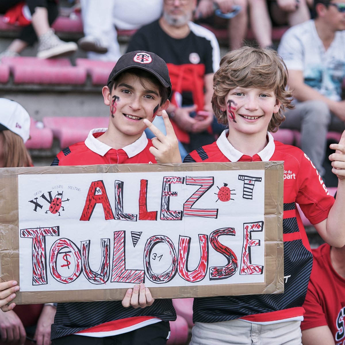 StadeToulousain's tweet photo. Au jeu des pancartes, quelle est votre préférée ? 🪧❤️
#STEXE