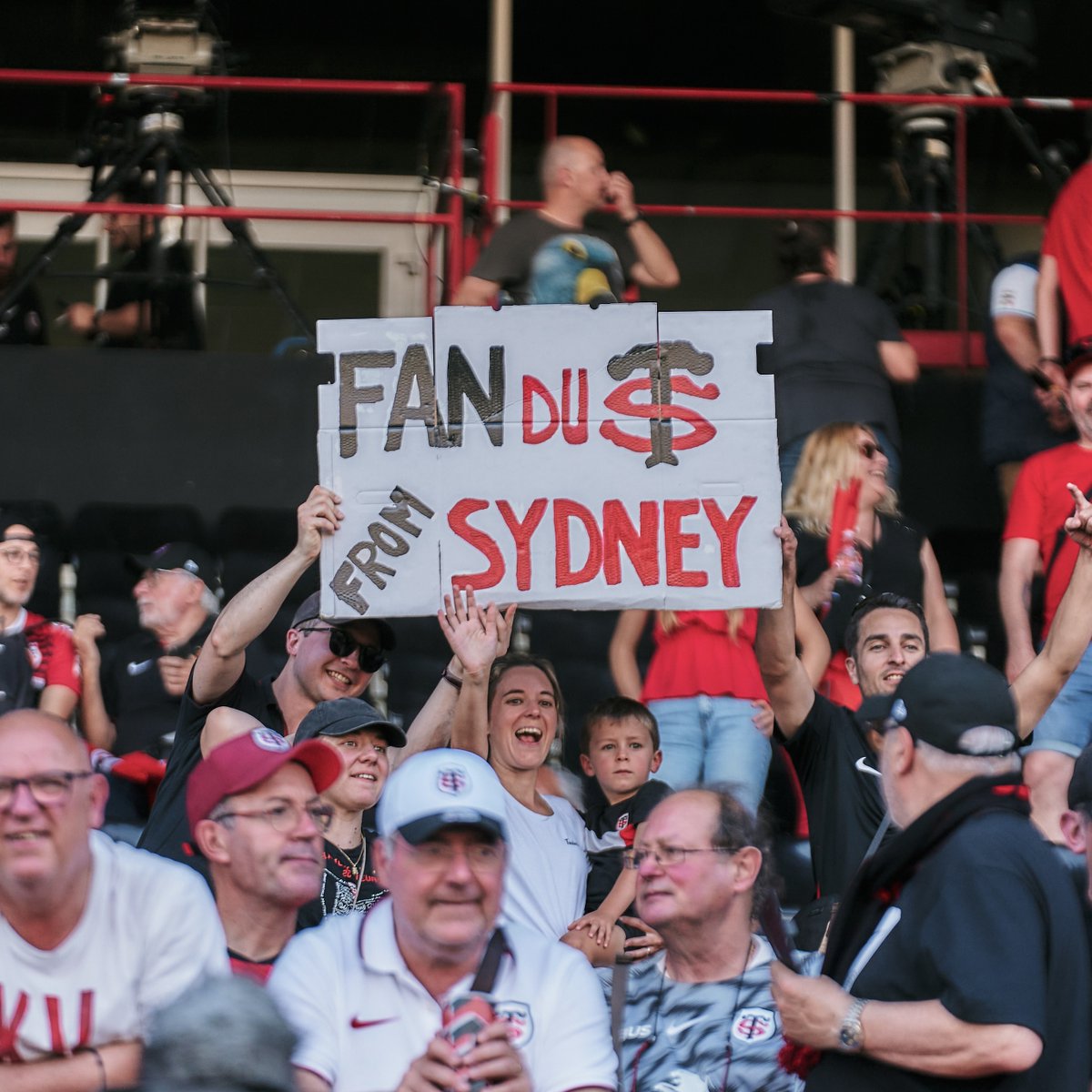 StadeToulousain's tweet photo. Au jeu des pancartes, quelle est votre préférée ? 🪧❤️
#STEXE