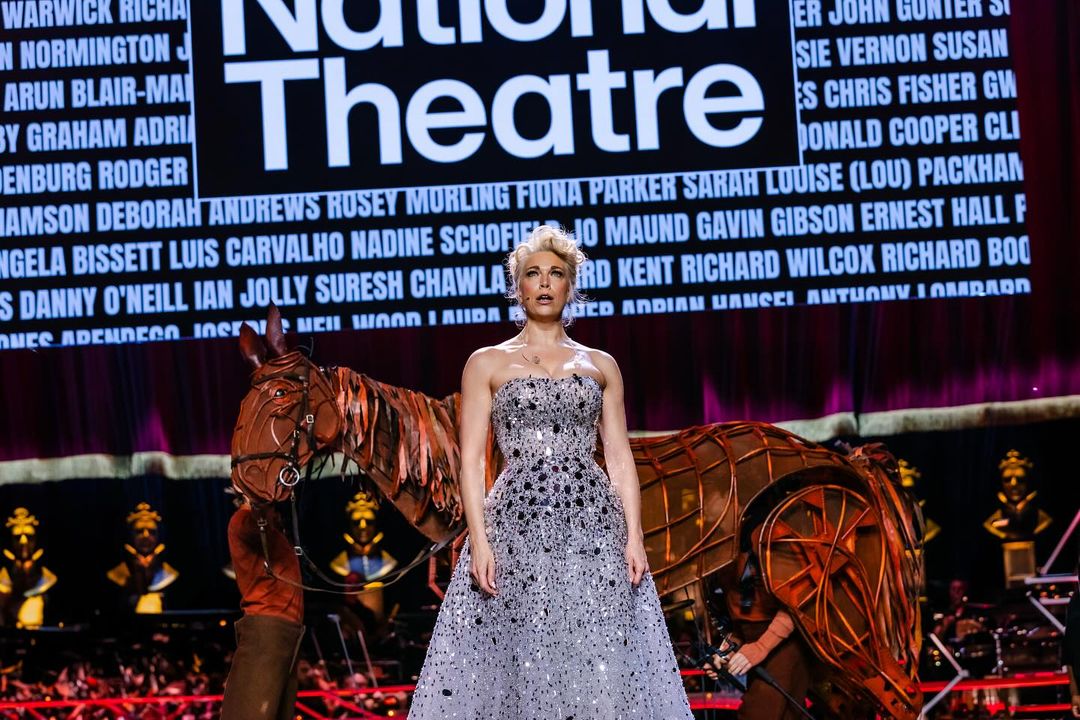 There was a special guest at the <a href="/RoyalAlbertHall/">Royal Albert Hall</a> last night, as Joey joined <a href="/hanwaddingham/">Hannah Waddingham.</a> on stage for the finale of the <a href="/OlivierAwards/">Olivier Awards</a>, celebrating 60 years of the <a href="/NationalTheatre/">National Theatre</a>. ✨

📸: <a href="/dannykaan/">Danny Kaan</a>