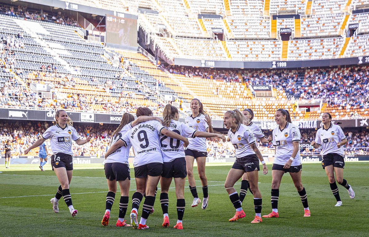 👕 Subasta de las camisetas del #DerbiTeika del @VCF_Femenino con @MatchWornShirt 🦇 Los fondos recaudados se destinarán a la promoción del fútbol femenino vía fútbol base, centros escolares y entidades sociales ➡️ matchwornshirt.com/es/event/14-04… #ADNVCF | #LigaF