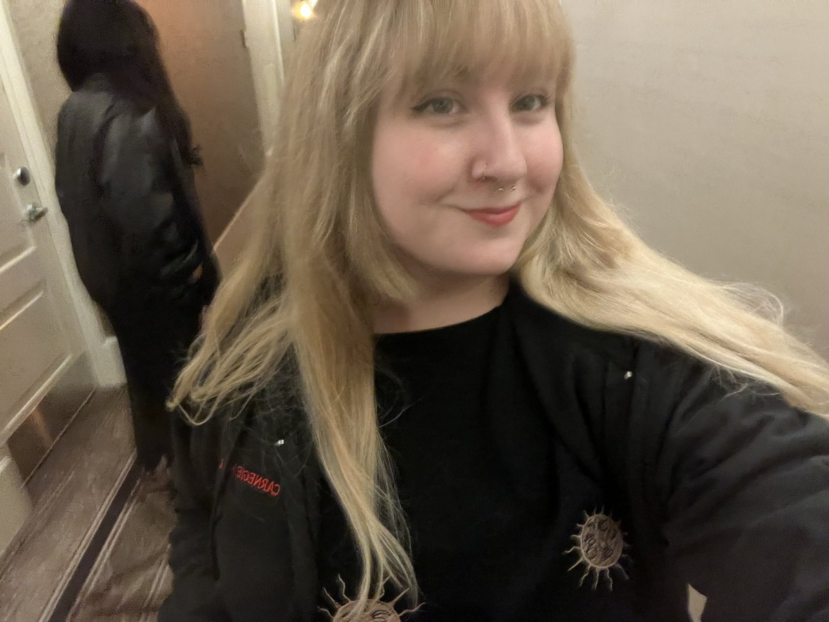 mintymachine's tweet image. idk how to use twitter but I’ll probably use it for my friends, so hii! here is us onstage carnegie hall for sound check and here’s me right before going on