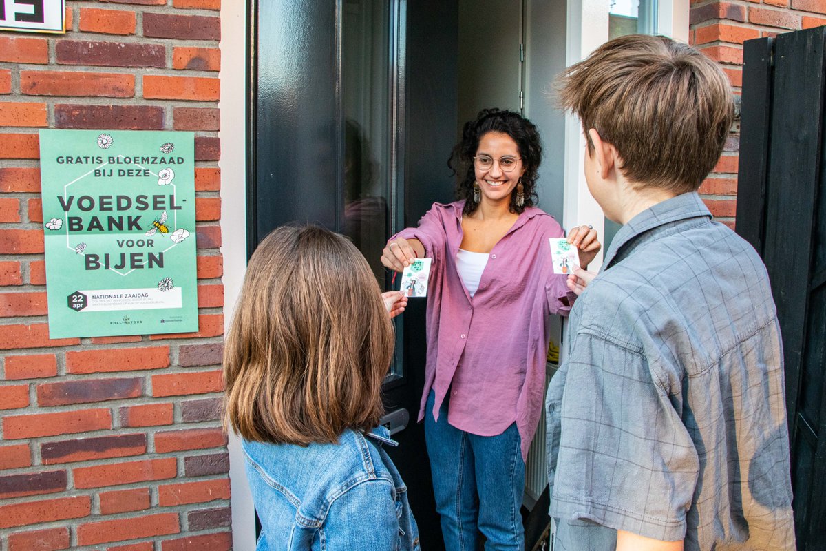 Ajuți la hrănirea albinelor? Pe 11 aprilie, băncile de alimente pentru albine și-au deschis porțile și oricine poate primi o pungă cu semințe de flori. Consultă voerdebijbij.nl pentru a găsi o bancă în apropiere și participă pe 22.04 la Nationale Zaaidag! <a href="/the_pollinators/">The Pollinators</a>
