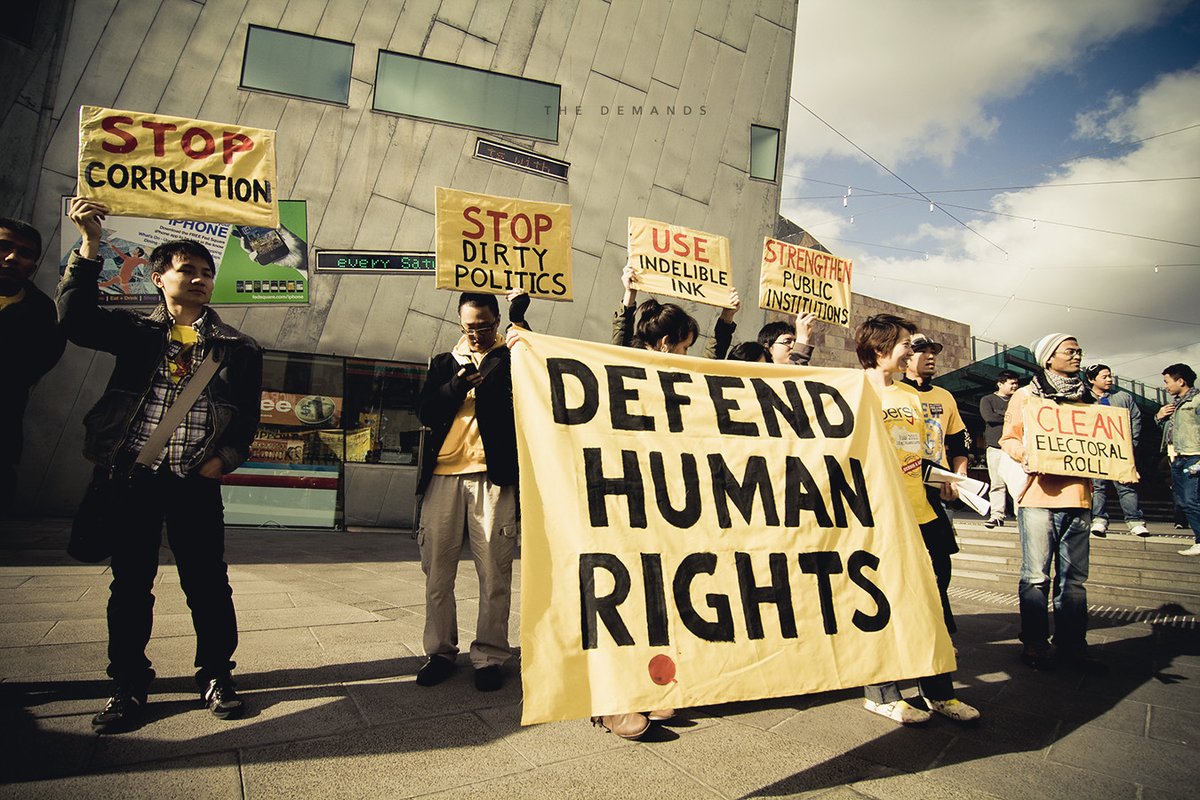 fidh_en's tweet photo. ✊United against corruption 

@fidh_en, Transparency International (@anticorruption) and @TI_France are joining forces in a pioneering international program to fight grand corruption with a #humanrights approach.

Let’s bridge the gap between the human rights movement and the anti-corruption movement – our efforts are stronger together! 👇https://t.co/1n38hfBHgJ