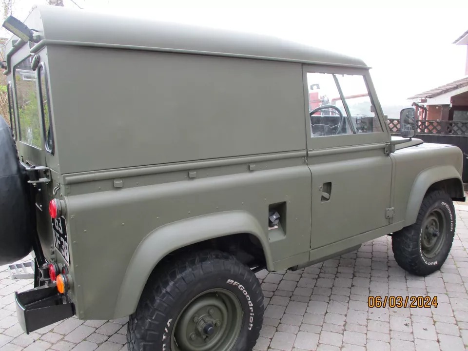 LandyStore's tweet photo. Ad: Land Rover 90 Ex-MOD 200TDI
On eBay here -->> https://t.co/CKwxTpm1pc
#LandRover90 #ExMOD #200TDI #LandRoverForSale #4x4Love #MilitaryVehicles https://t.co/xEQL3nTcEQ
