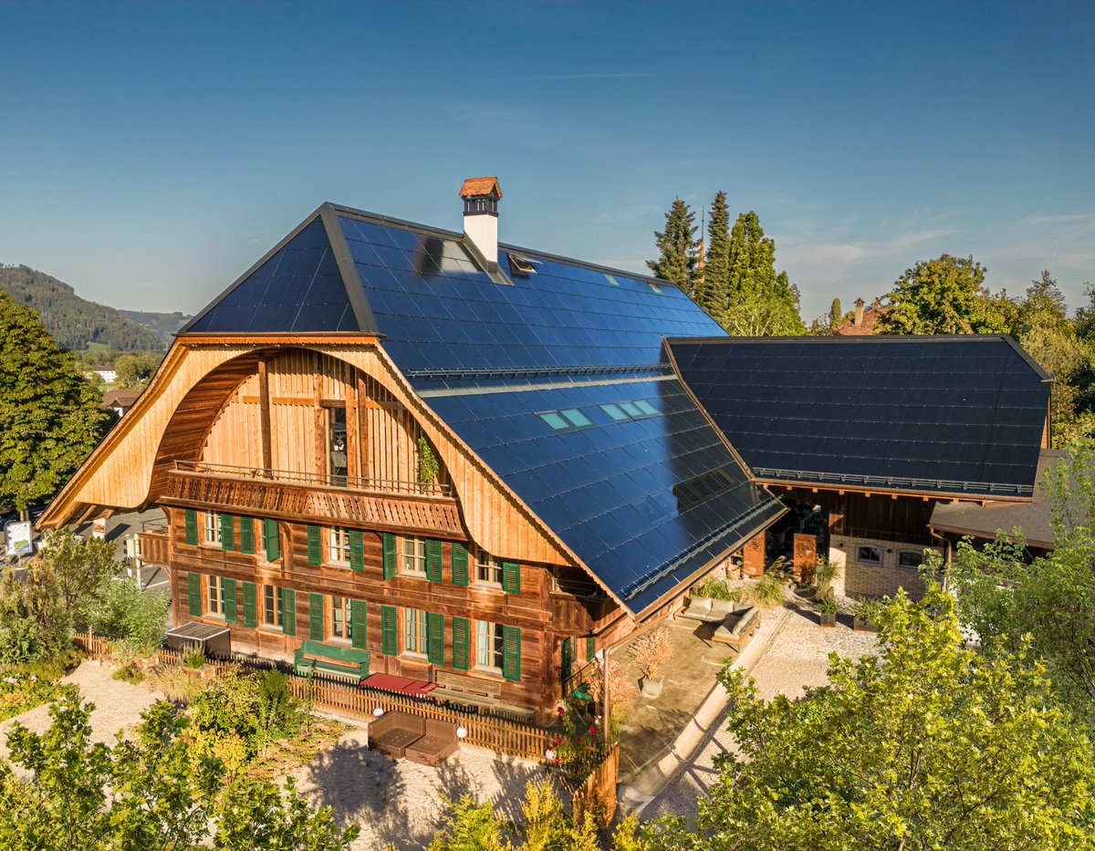 SolarAgenturCH's tweet photo. Nutzen Sie heute Ihre letzte Chance, sich für den Schweizer Solarpreis 2024 anzumelden - helfen Sie uns mit, der Welt zu zeigen, wie nachhaltige Architektur geht! 

Das Anmeldeformular finden Sie unter https://t.co/XMt7AJPPQw 

Bild: Gewinner des PlusEnergieBau-Solarpreis 2023! https://t.co/bBC2XIyfnC