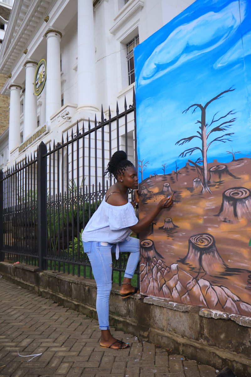 Missmwenesi's tweet photo. Yesterday we painted a mural creating awareness on #SDG13 Climate Action courtesy of @BerthaFN ,along the City Hall Way ,feel free to take a picture anytime you are around CBD and put a massage on climate change awareness,tell one to tell all.
#EndClimateDisinformation https://t.co/iEyUUll2V2