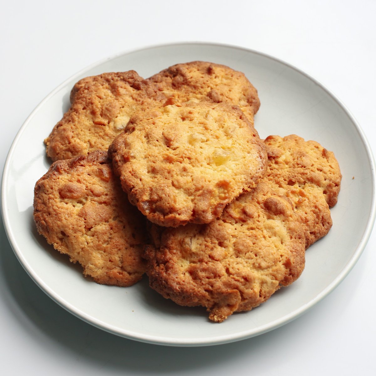 🍪 Cornflake & ginger cookies! With crunchy cornflakes & warming ginger, these cookies are a lovely indulgence for a treat: kidneycareuk.org/get-support/he… ❗ Nutrition values are calculated per serving & diet guidelines will vary per individual. Talk to your #KidneyTeam for more advice