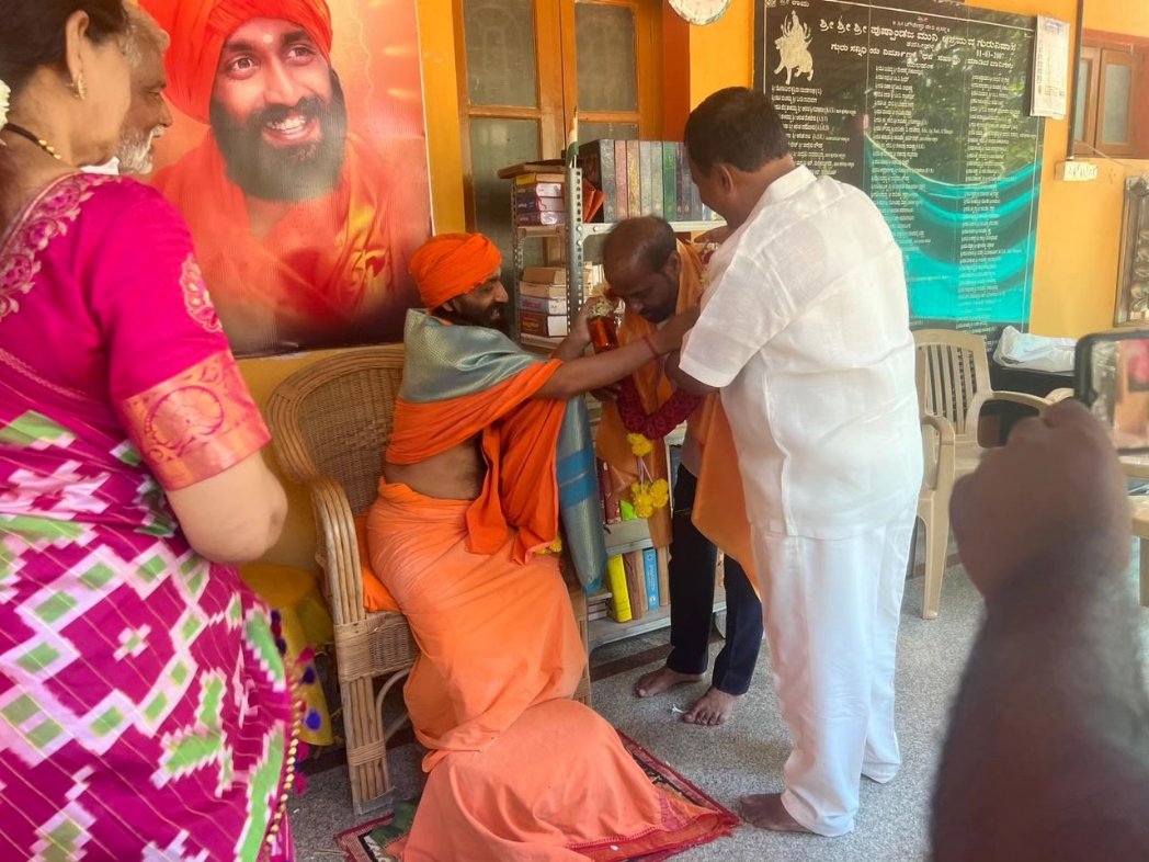 satyakumar_y's tweet photo. ఈ రోజు తొగటవీర క్షత్రియుల కుల గురువు పుష్పానందజ మహర్షి గారి ఆశీస్సులను తీసుకున్నాను. 
 
రాబోవు ఎన్నికల్లో నేను అఖండ మెజారిటీతో ఎమ్మెల్యేగా విజయం సాధించాలని ఆశీర్వదించిన గురువు పుష్పానందజ మహర్షి గారికి కృతజ్ఞతలు తెలియజేస్తున్నాను.

#SatyaKumar4Dharmavaram https://t.co/qrc8sP8kR9